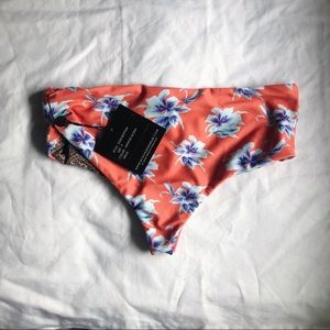 SOLD 💐 ACACIA • Vintage Aloha Duke